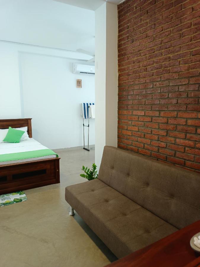Lily Holiday Apartments Hikkaduwa Habitación foto